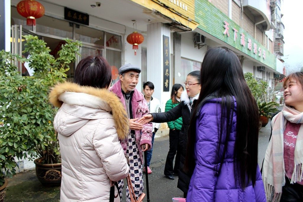 惠泽妇孺 关爱老人丨我院走进逸馨园养老院开展慰问义诊活动