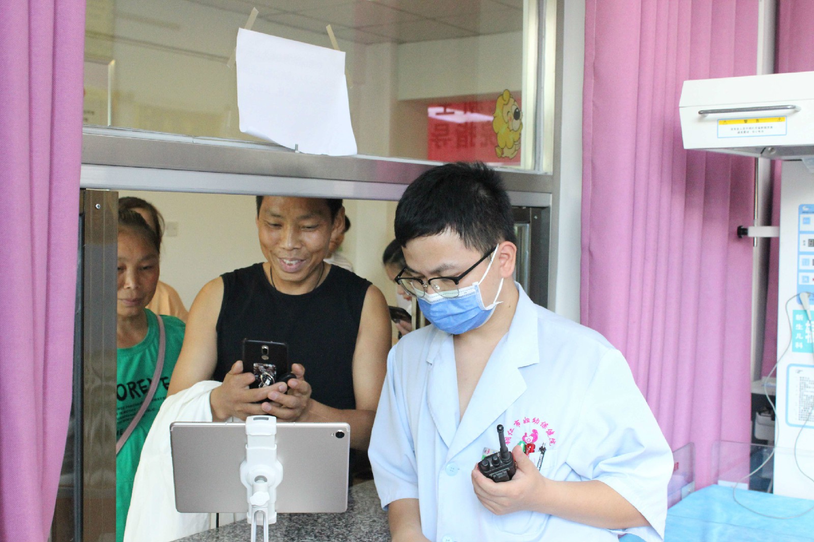 我院新生儿科推出“视频见面”温情服务
