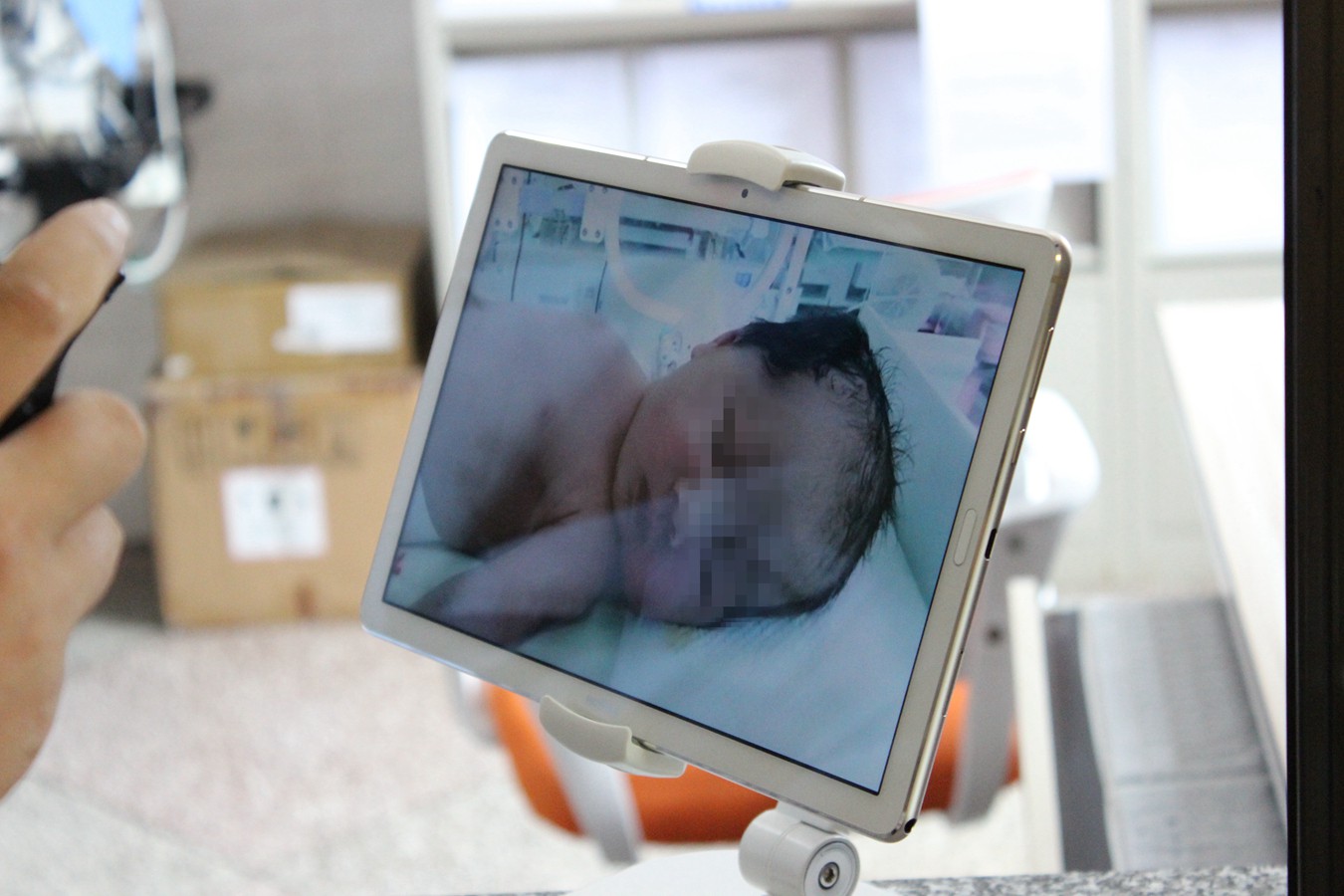 我院新生儿科推出“视频见面”温情服务