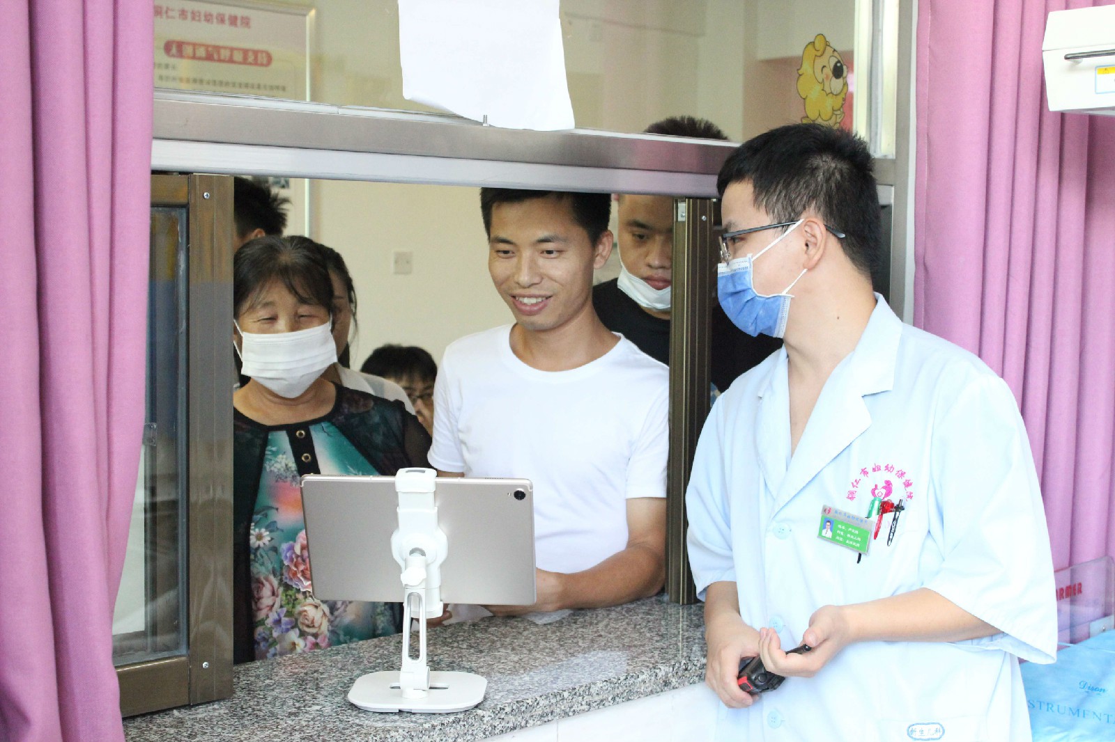 我院新生儿科推出“视频见面”温情服务