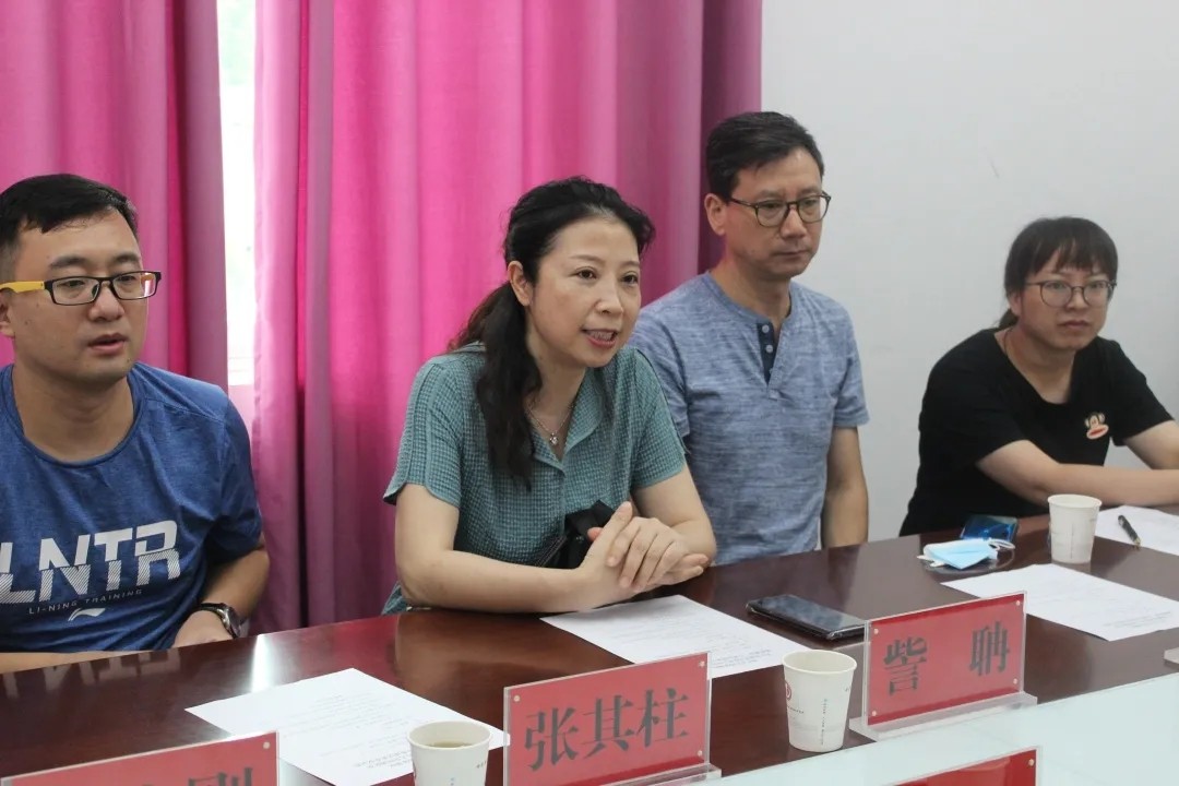 贵州医科大学附属医院妇科单孔腹腔镜手术团队来我院指导工作