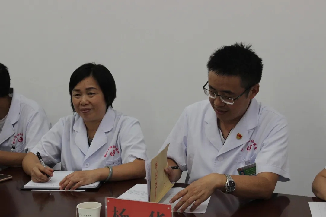 贵州医科大学附属医院妇科单孔腹腔镜手术团队来我院指导工作