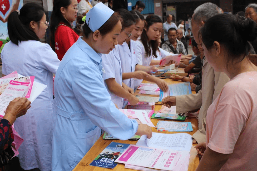 【9.12预防出生缺陷日】普及优生优育知识，杜绝新生儿缺陷——我院开展主题宣传下乡活动