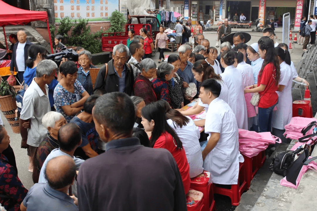 【9.12预防出生缺陷日】普及优生优育知识，杜绝新生儿缺陷——我院开展主题宣传下乡活动