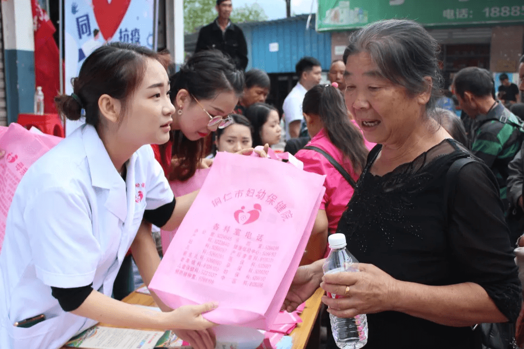 【9.12预防出生缺陷日】普及优生优育知识，杜绝新生儿缺陷——我院开展主题宣传下乡活动