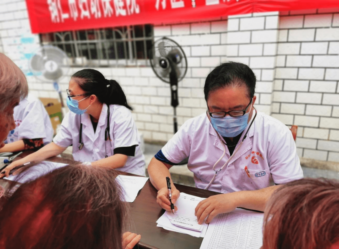 【新闻】“医”心向党 踔厉奋进——铜仁市妇幼保健院医技门诊党支部开展“万医下基层”主题党日活动