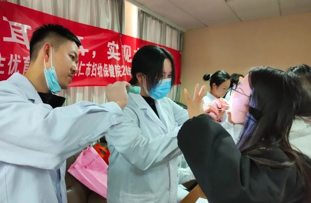 三月学雷锋，爱耳护耳健康服务我们在行动！