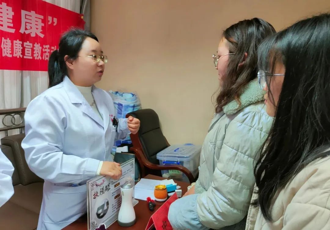 三月学雷锋，爱耳护耳健康服务我们在行动！