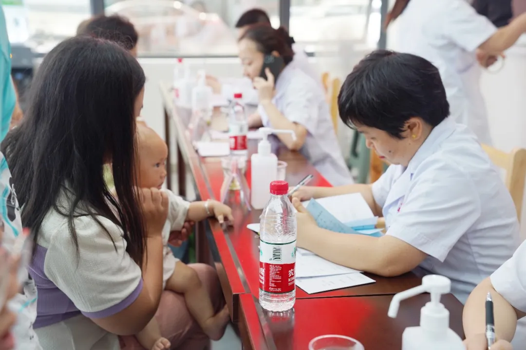 暖心惠民·健康同行 | 铜仁市妇幼保健院联合万山区妇幼保健院开展义诊活动