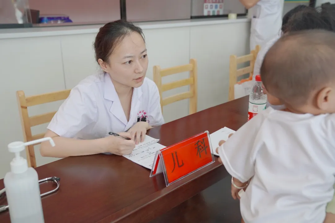 暖心惠民·健康同行 | 铜仁市妇幼保健院联合万山区妇幼保健院开展义诊活动