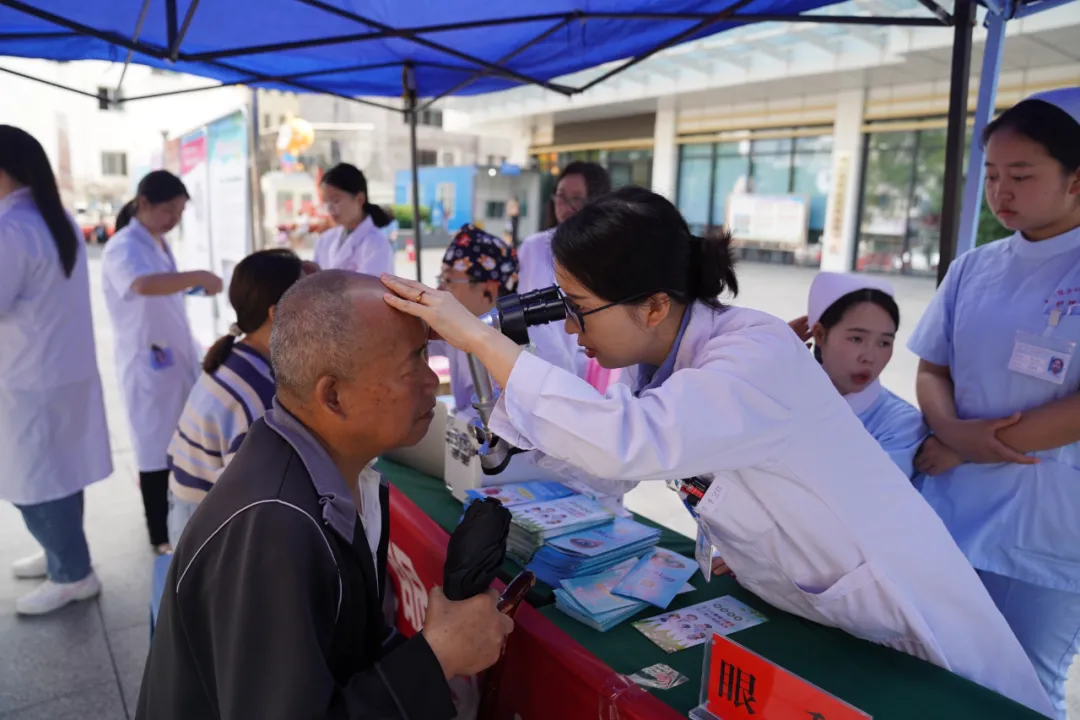 【6.6全国爱眼日】“关注普遍的眼健康”我院开展全国爱眼日义诊宣教活动