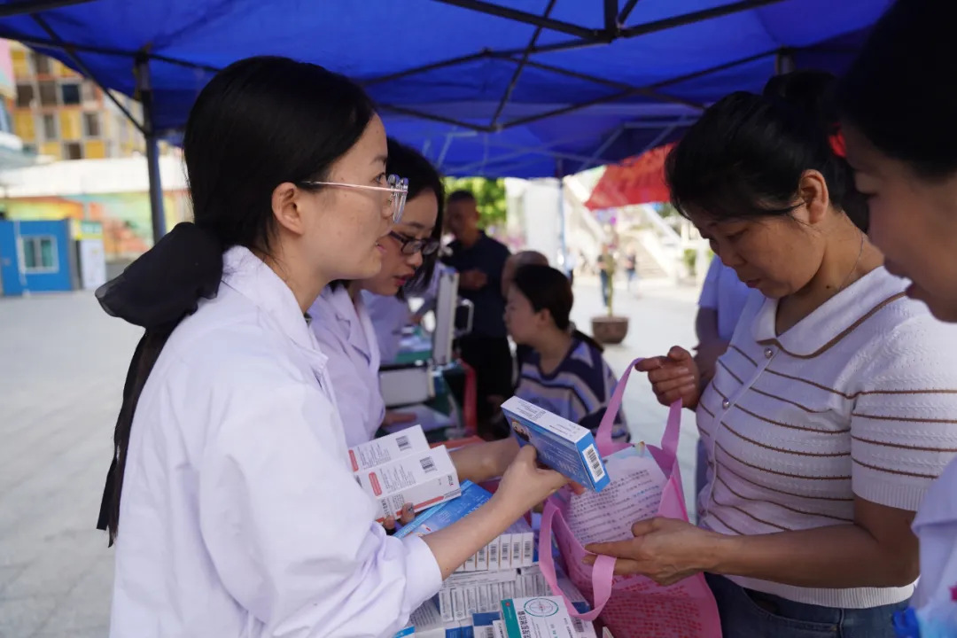 【6.6全国爱眼日】“关注普遍的眼健康”我院开展全国爱眼日义诊宣教活动